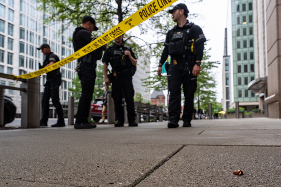 Bystander in serious condition after shooting outside White House