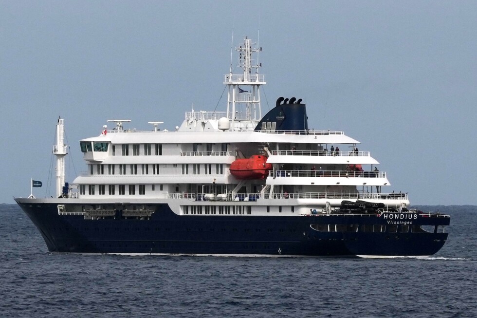 40 passengers previously disembarked cruise ship with hantavirus outbreak at island of St. Helena