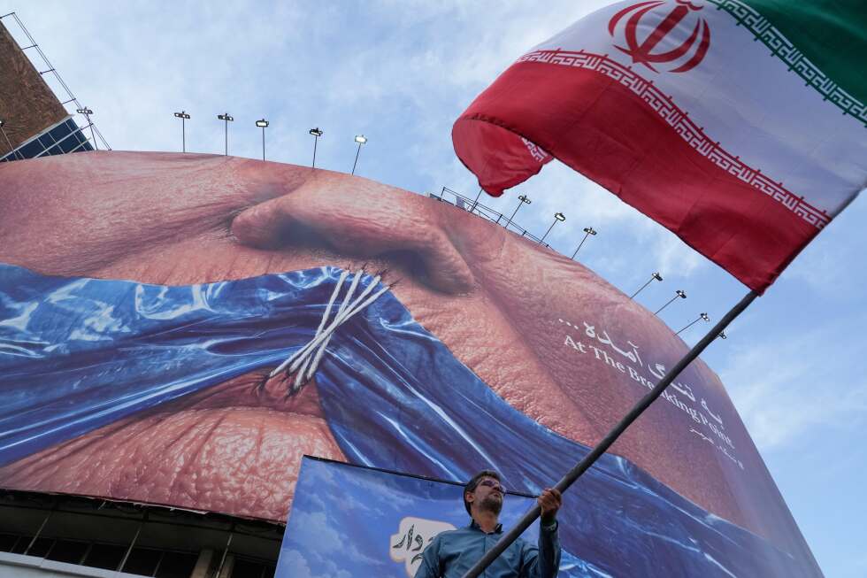 Iran reviews US proposals as Trump threatens new wave of bombing unless deal is reached