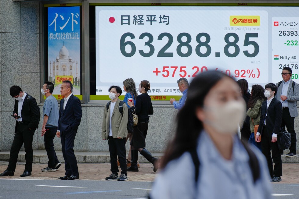 Oil rises and world shares are mixed after Wall Street set records