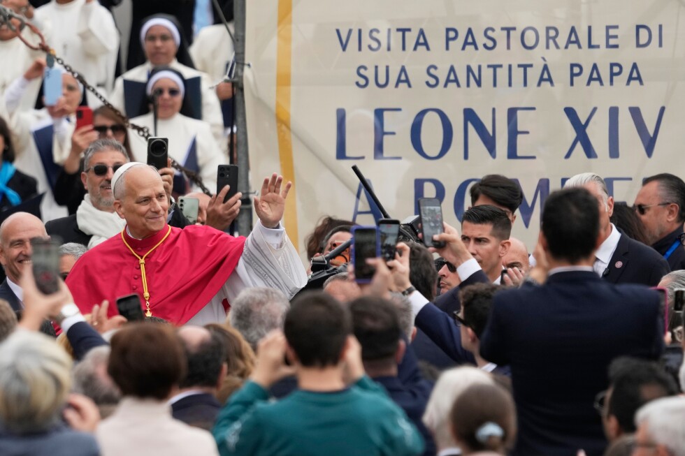 Pope Leo calls for end to fratricidal hatred during Pompeii trip