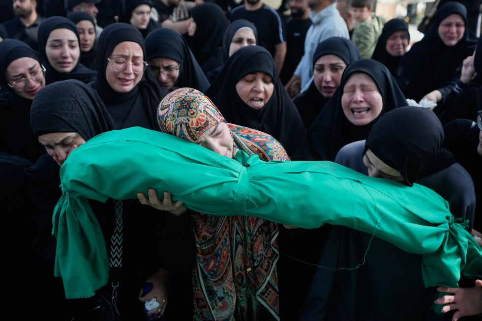 Hezbollah leader urges Lebanon to quit direct Israel talks