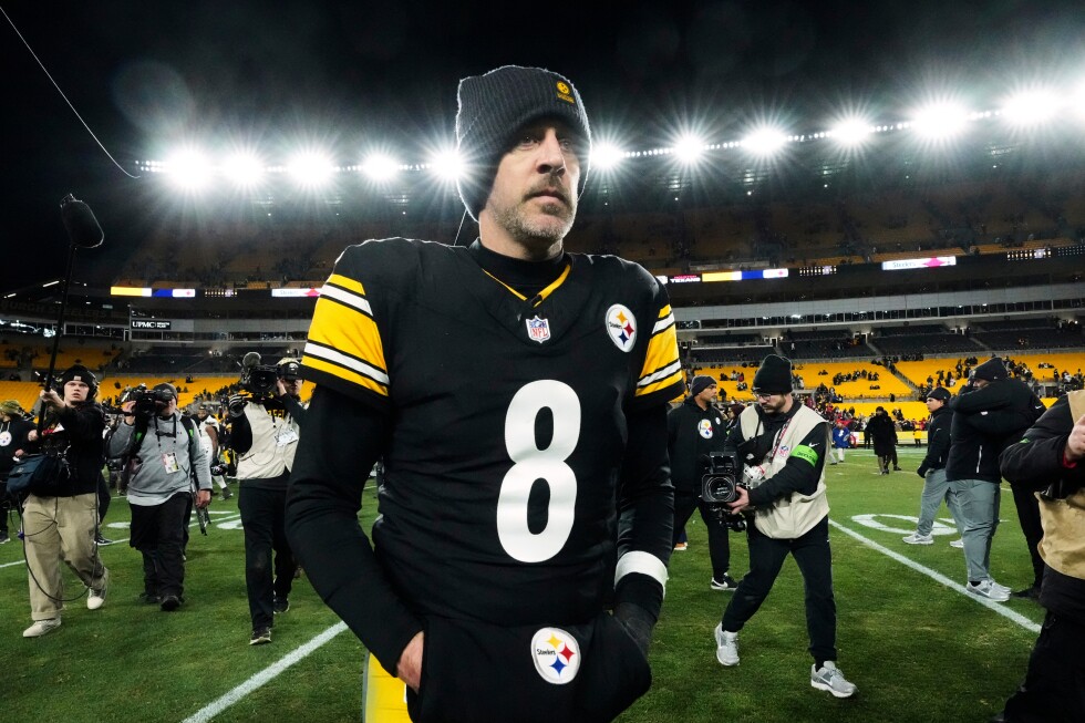 Aaron Rodgers returns to Steelers on 1-year deal, AP sources say