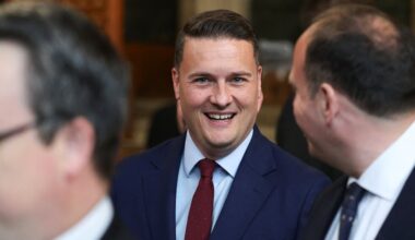 UK health secretary resigns and is expected to challenge Starmer's leadership