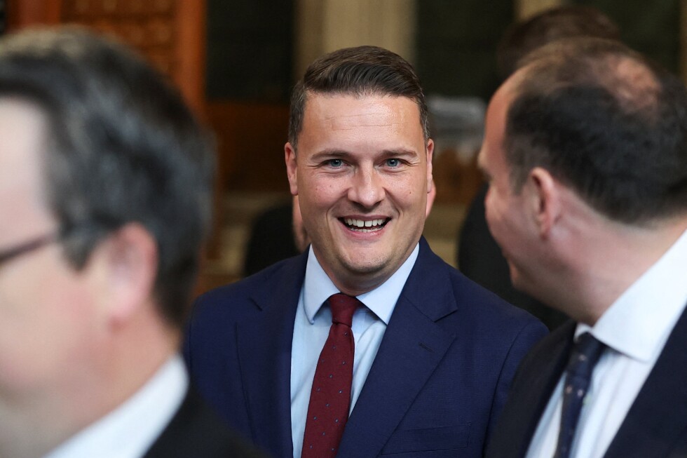 UK health secretary resigns and is expected to challenge Starmer's leadership