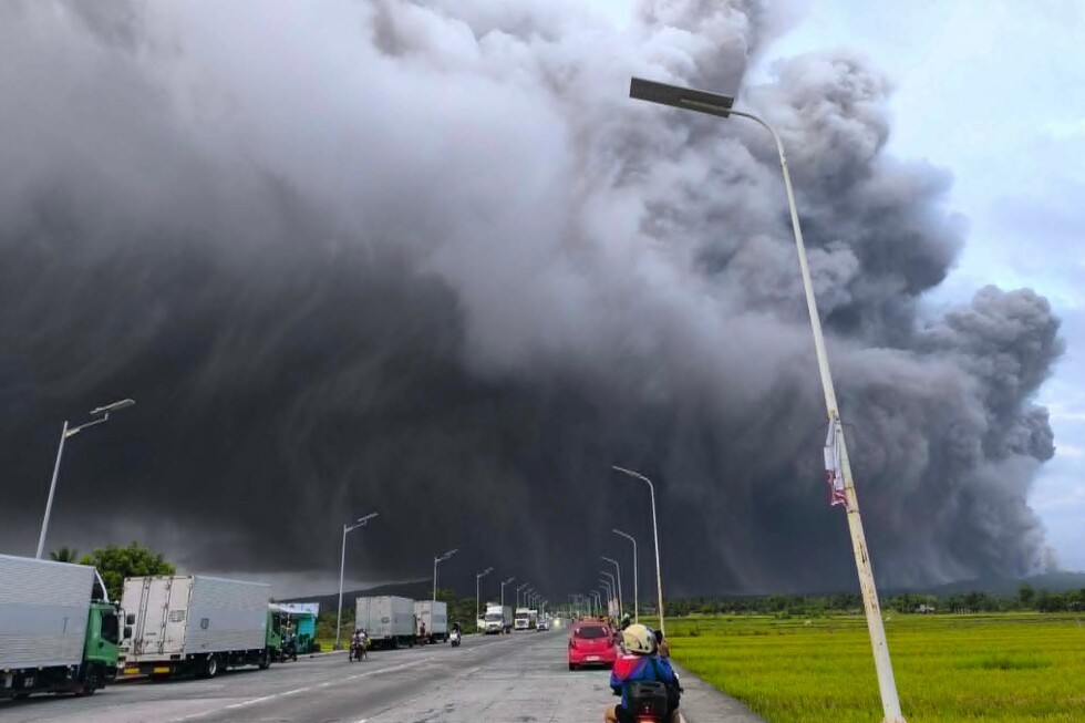 Nearly 200,000 people affected by Philippine volcano ash