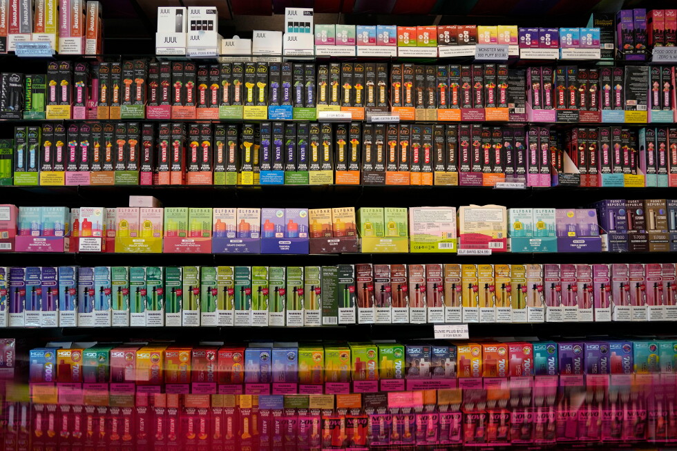 FDA's new vaping policy blindsided regulators, staffers say