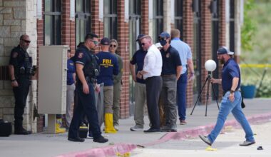 2 killed and 3 injured in shootings at Texas shopping center