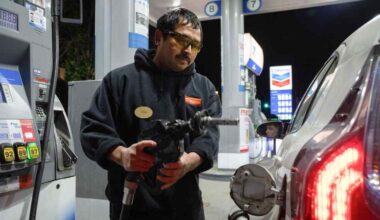 Oregon Democrats' gas tax awaits voters' decision as prices soar