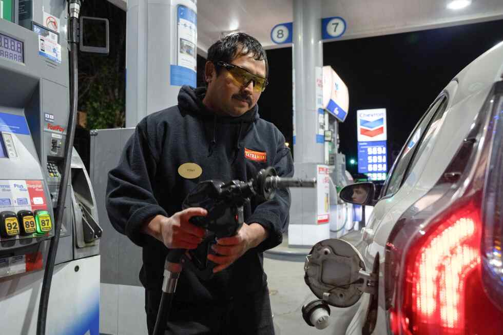 Oregon Democrats' gas tax awaits voters' decision as prices soar