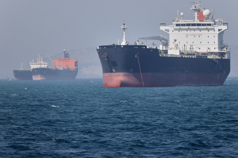 UN considers threatening Iran with sanctions over strait closure