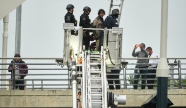 Activist ends protest atop DC bridge