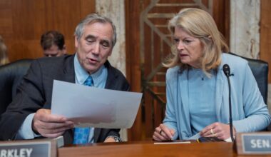 Republican resistance to Iran war grows as Murkowski flips