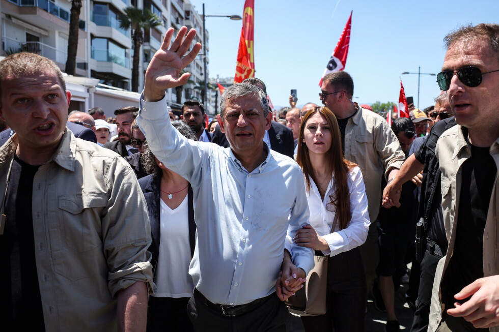 Thousands rally in Ankara for Turkey's deposed opposition leader