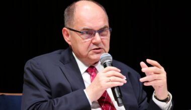 Bosnian envoy who clashed with Serb leader resigns