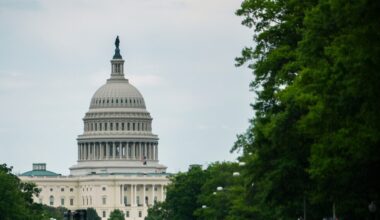 Senators approve withholding their own pay during shutdowns