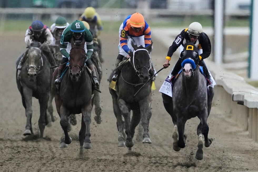 Napoleon Solo holds off Iron Honor to win Preakness at Laurel Park