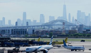 United Airlines jet hits light pole, damages delivery truck while landing at Newark Liberty Airport