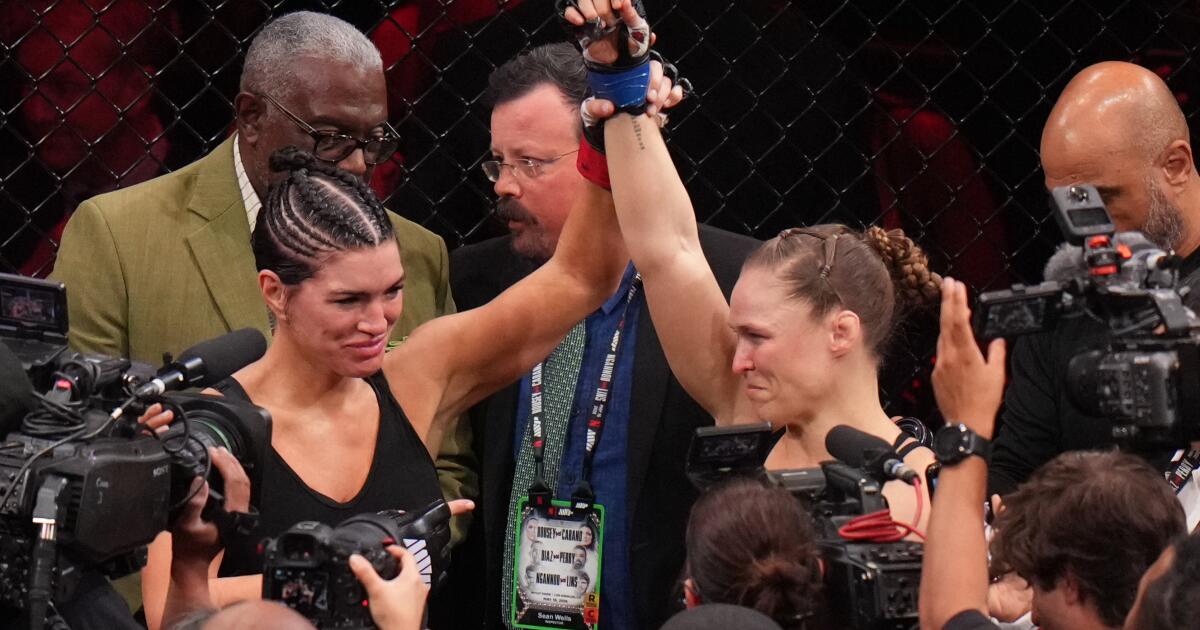 Ronda Rousey defeats Gina Carano in 17 seconds, retires again