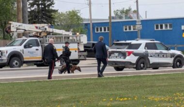 Suspect in hospital after exchanging gunfire with Winnipeg police, taking 3 hostages - Winnipeg
