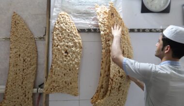 Iranians Struggle For Their Daily Bread As The War's Economic Costs Rise