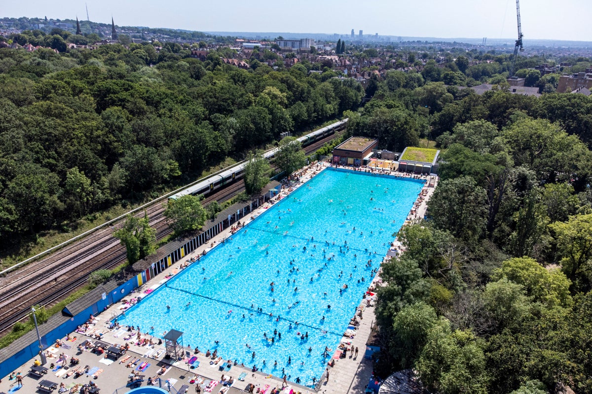 UK heatwave live: Hottest June day on record broken again as Met Office extends ‘extreme heat’ red weather warning