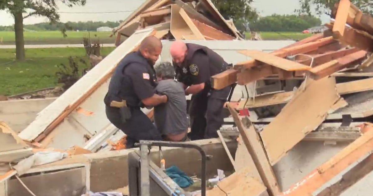 Man rescued from collapsed home after Streator, Illinois tornado with help of storm chaser-video journalist