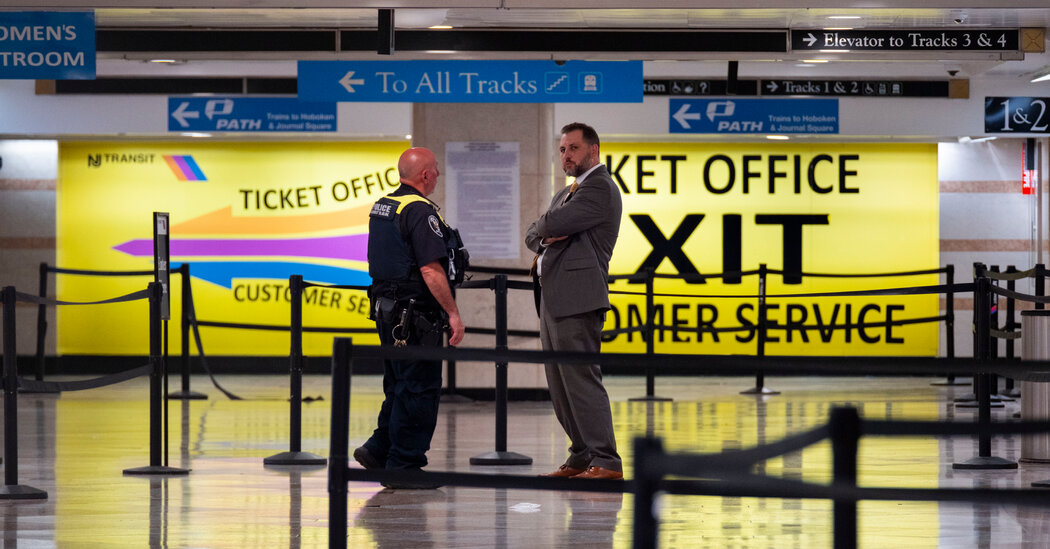 5 Wounded in Stabbing at New York Penn Station