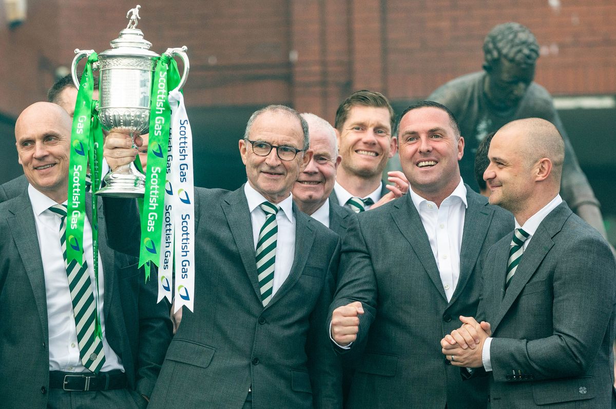Martin O'Neill, Mark Fotheringham and Shaun Maloney with the Scottish Cup trophy