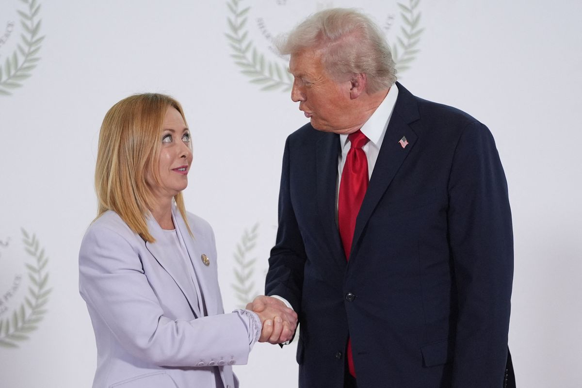 Trump and Meloni shaking hands