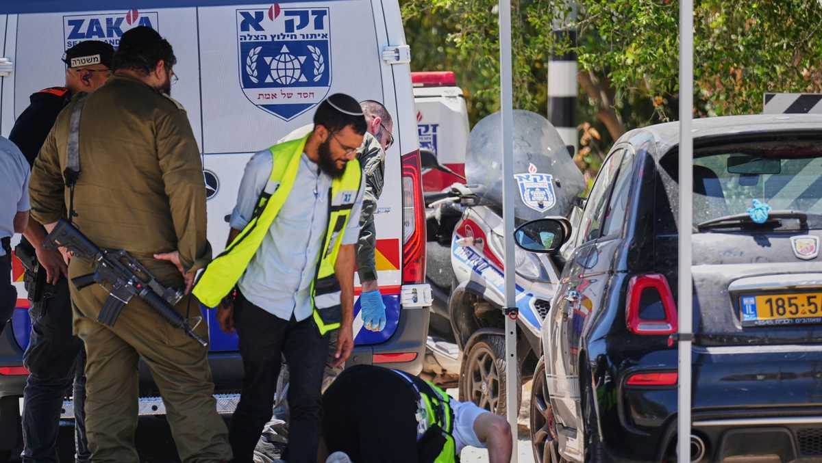 Arab attacker opens fire in Israel, killing 1, wounding 5