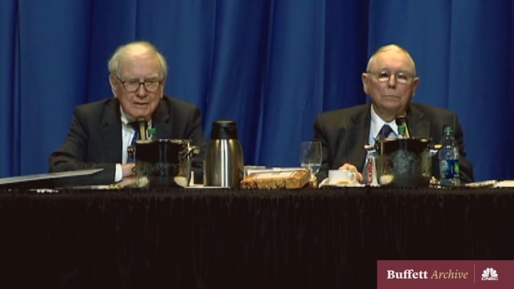 Buffett explains the "Buffett Rule" for taxes