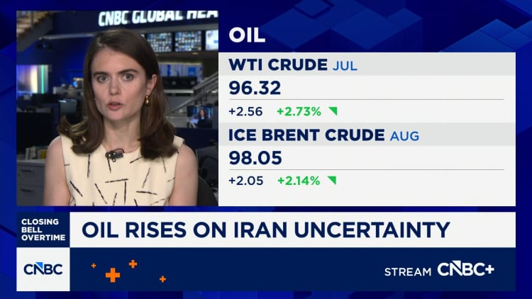 Oil remains under $100 per barrel despite rapid inventory drawdown