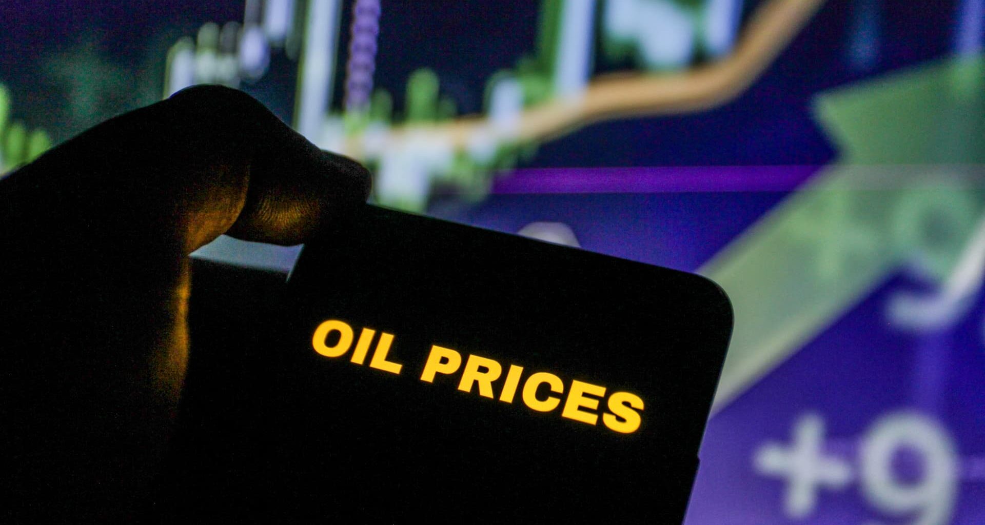 Oil falls as International Energy Agency forecasts supply glut next year after U.S.-Iran deal