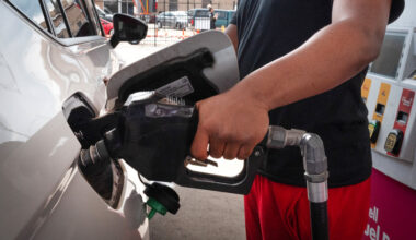 Oil Rises on Trump’s Iran Threats and New Strikes Across Middle East