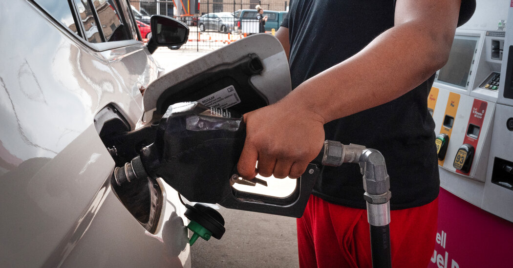 Oil Rises on Trump’s Iran Threats and New Strikes Across Middle East