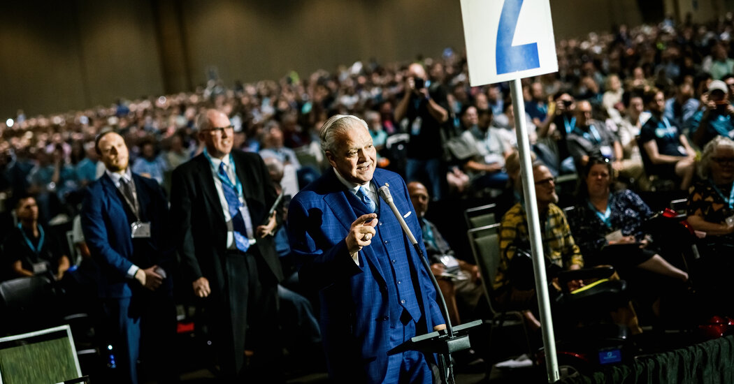 Southern Baptists Move to Strengthen Ban on Women Pastors