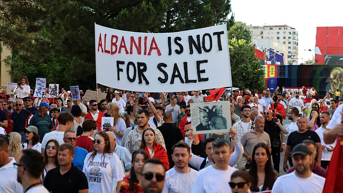 Albania: mass protests against Trump son-in-law's tourism investment enters 14th day