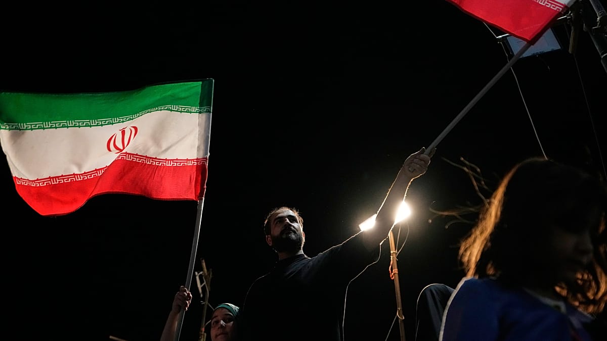 US launches weekend strikes on Iran as Trump reportedly tightens framework of draft deal