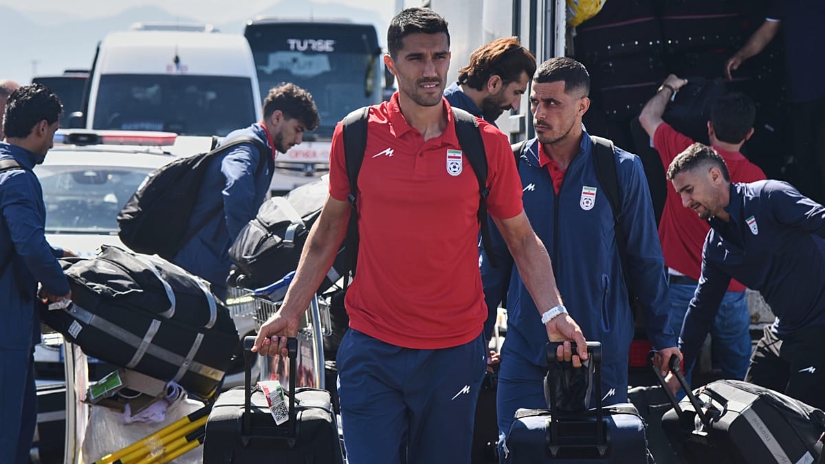 Iran football squad cleared for US entry but staff still await visas