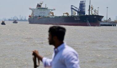 Hormuz Traffic Uptick Seen as Three Indian Tankers Reemerge