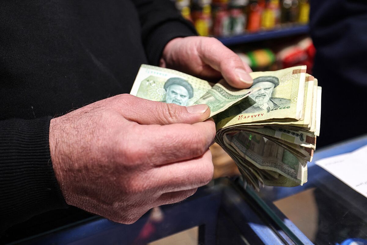Trump Defends Unfreezing Iran Funds as Senate Rebukes Him on War