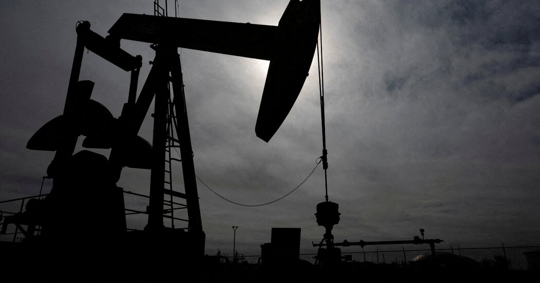 Oil Falls, Stocks Rise as Trump Signals Iran Peace Deal Takes Shape