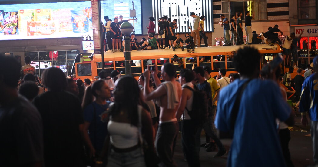 1 Teen Shot and 4 People Stabbed Near MSG During Knicks Celebration