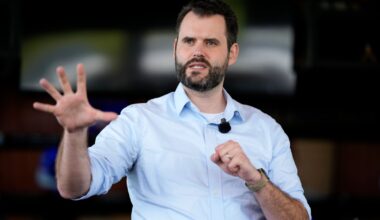 Democrat Bets Anti-Schumer Message Can Win in Iowa