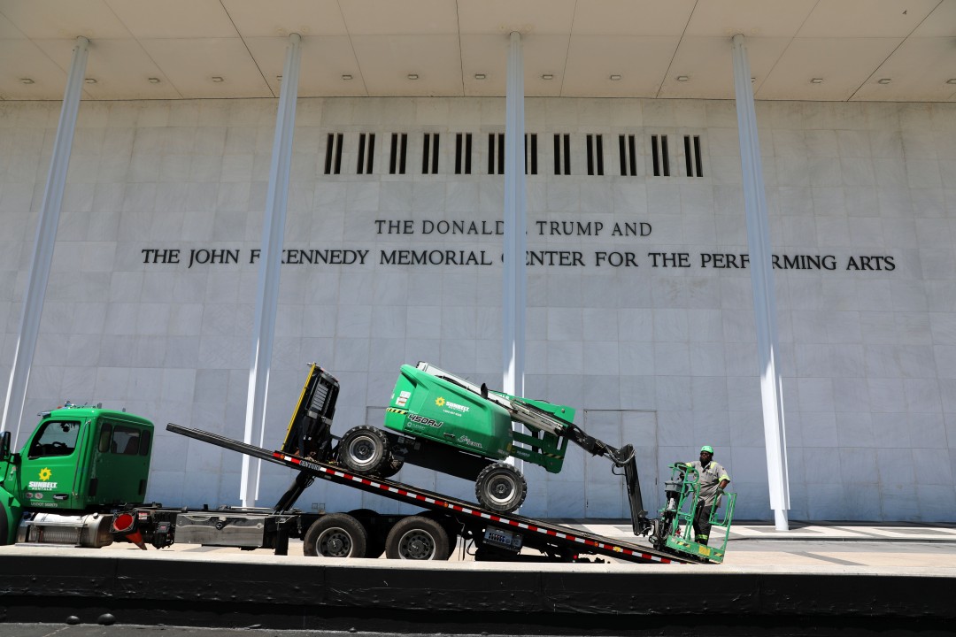 Change the Name Back, Kennedy Center Tells Staff