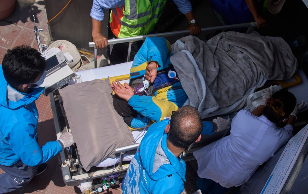 Progress for Everest Climber Who Crawled to Safety