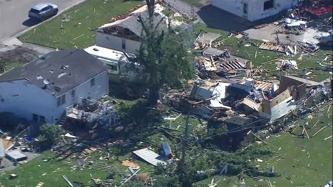 Midwest Towns Face Destruction From Tornadoes