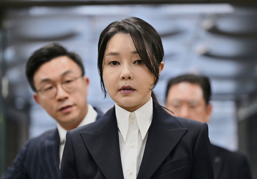 Ex-First Lady Jailed Over Bribes From Robot Dog Maker