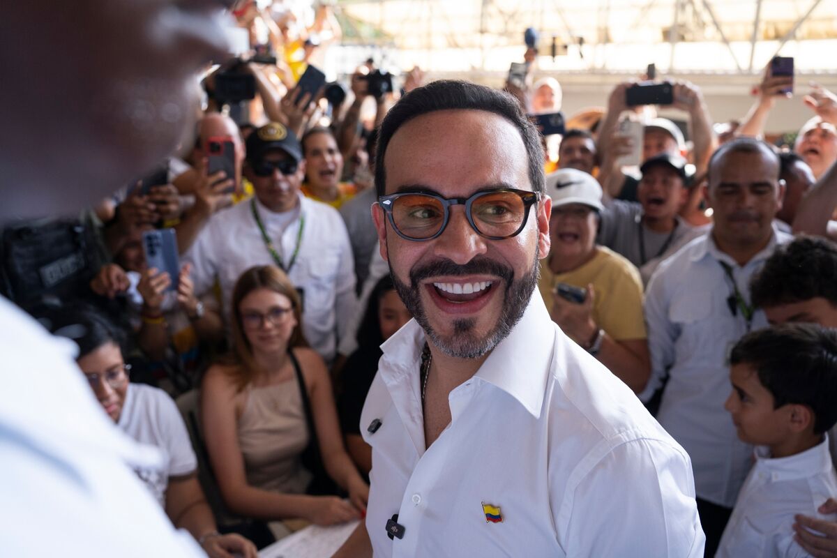 Pro-Trump Outsider Wins Colombia Vote, Sets Up Heated Runoff